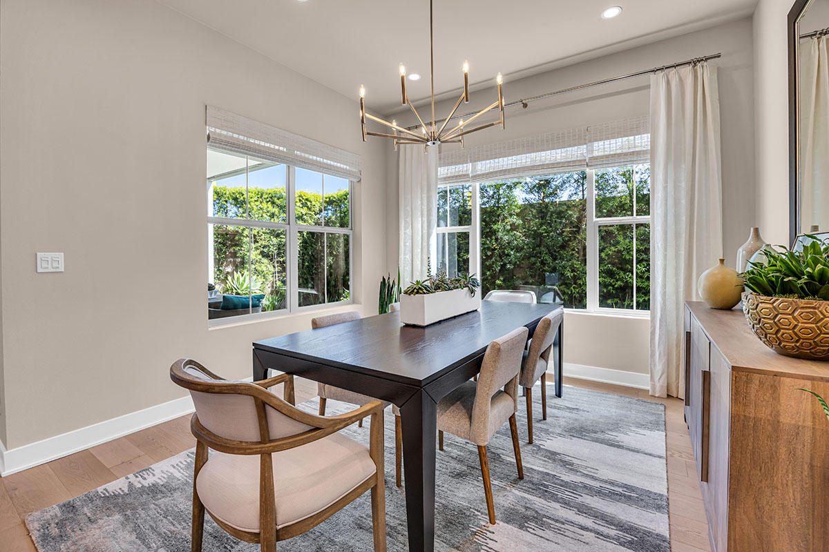 Real Estate photograph of a dining room